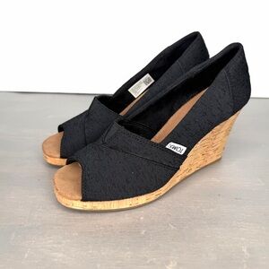 Toms Women's Size 6.5 Calypso Peep Toe Cork Wedge Fabric Shoes Black Worn 1x